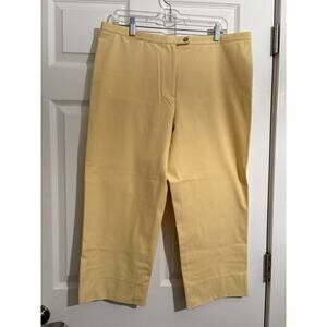 Curvy Plus Cutter & Buck Flat Front Yellow Capri’s Size 14